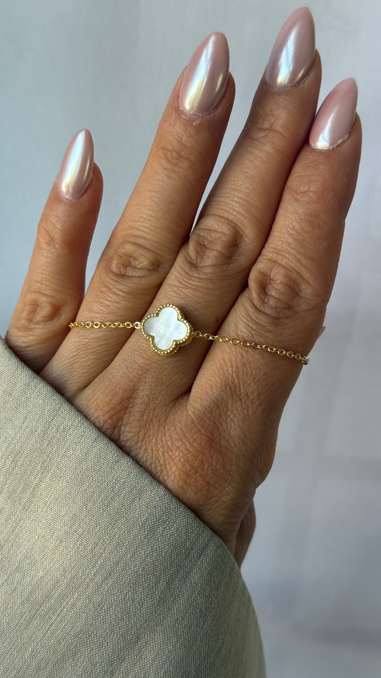 ARMBAND WHITE & SILVER CLOVER -14K VERGOLDET