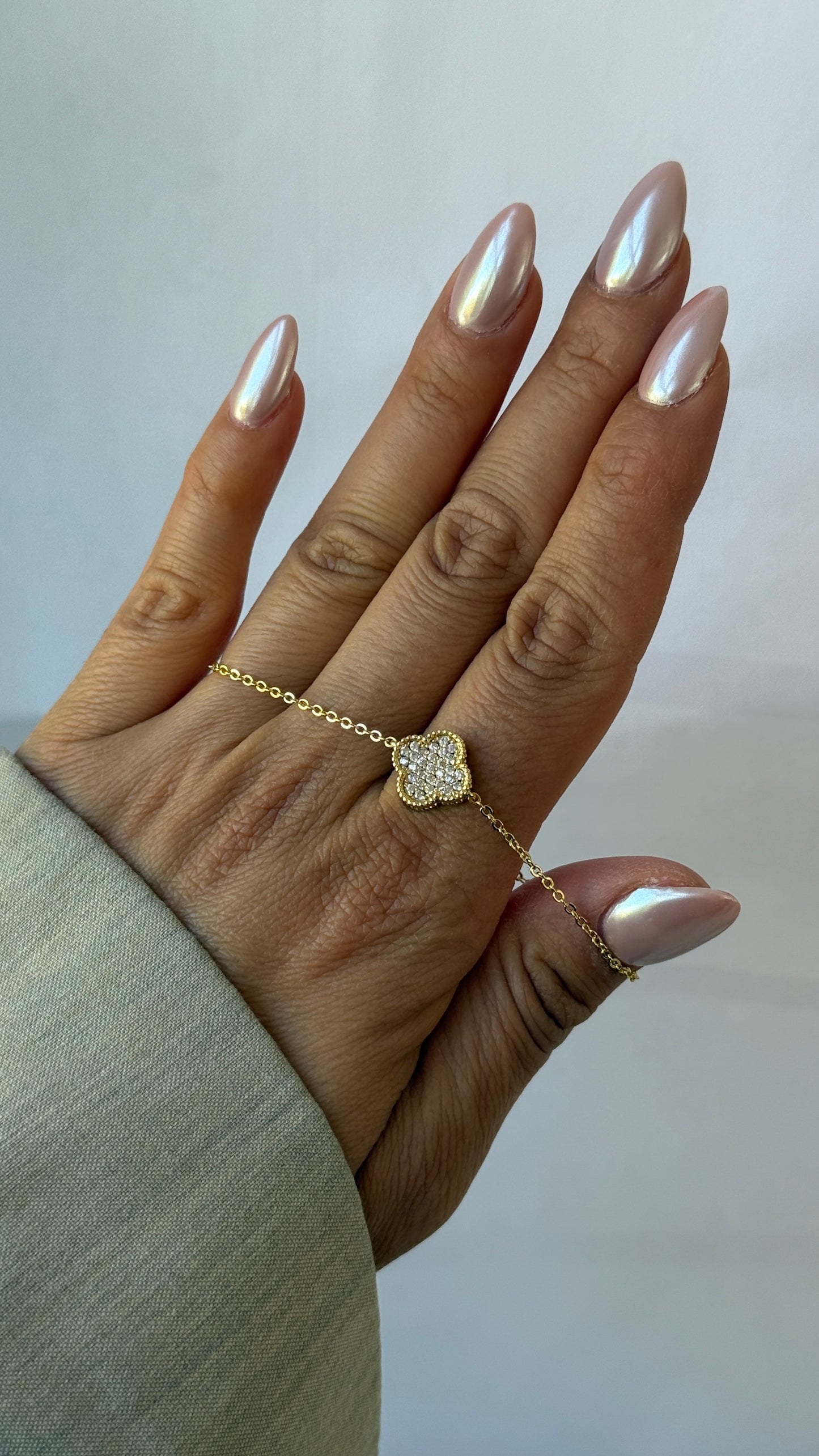 ARMBAND WHITE & SILVER CLOVER -14K VERGOLDET