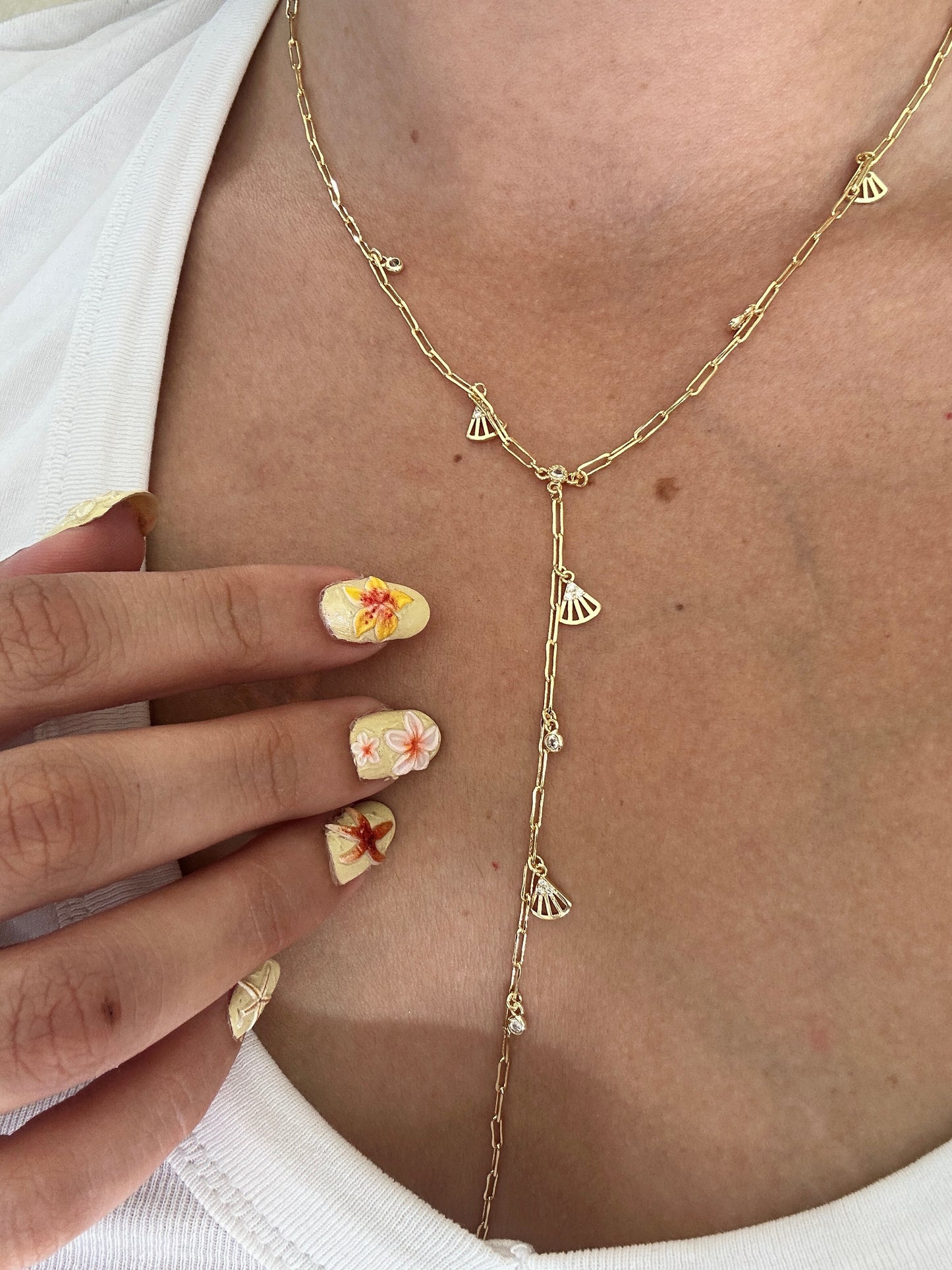 SHINY COLLECTION gold Y-necklace with fan charms and clear crystal accents. Elegant and stylish.